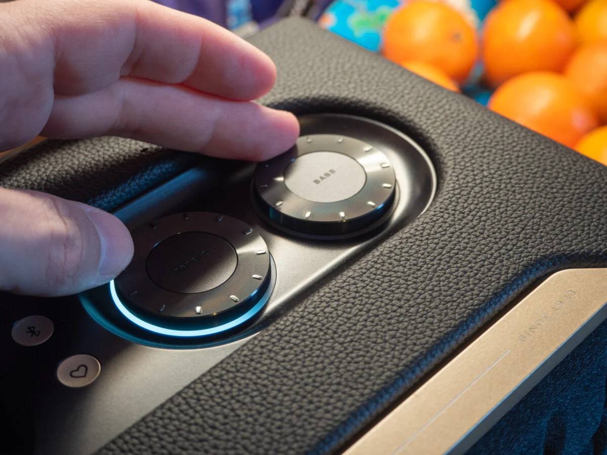 Intuitive Controls and JBL one AppÂ 