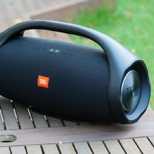 JBL boombox offers to change sound mode