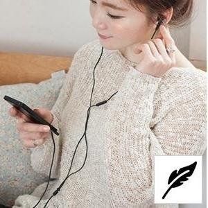 Lightweight design gives the comfort of listening music for long hours